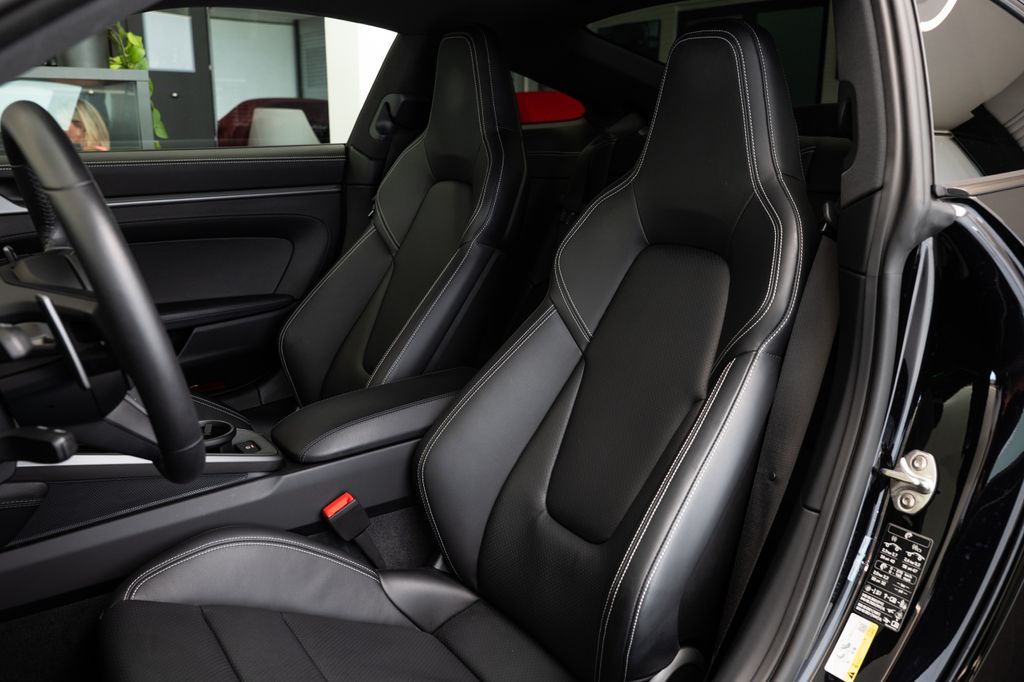 porsche-911-992-2-carrera-pano-bose-sportovni-vyfuk-zaruka - 7