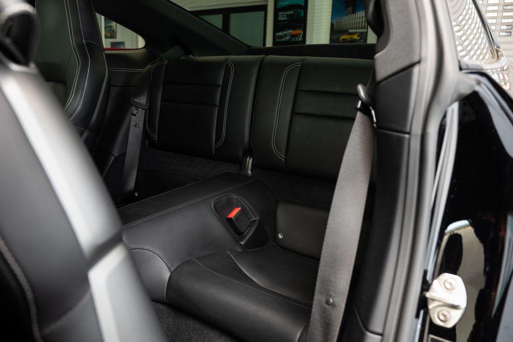 porsche-911-992-2-carrera-pano-bose-sportovni-vyfuk-zaruka - 8