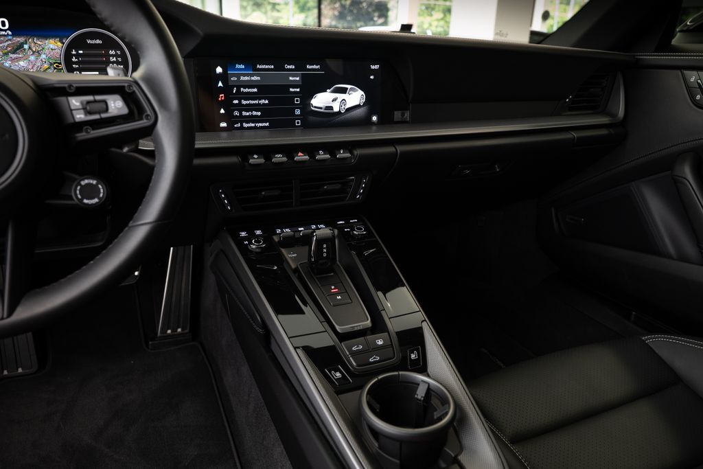 porsche-911-992-2-carrera-pano-bose-sportovni-vyfuk-zaruka - 9