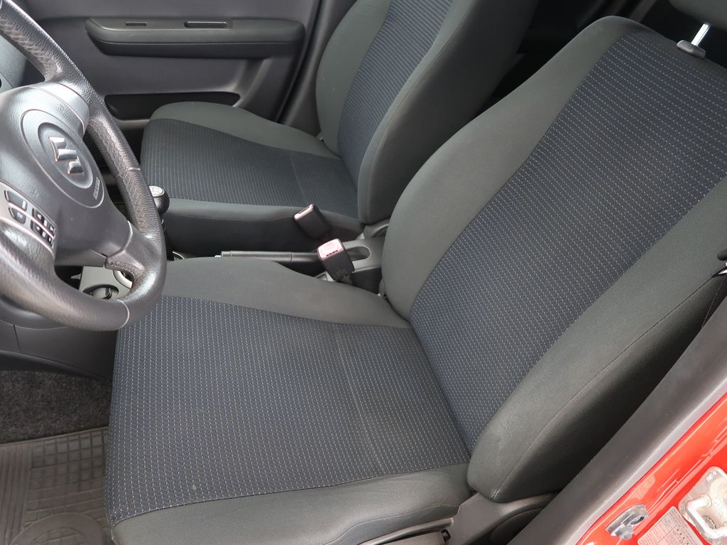 suzuki-swift-1-3i-67kw-manual-cz-klima - 8