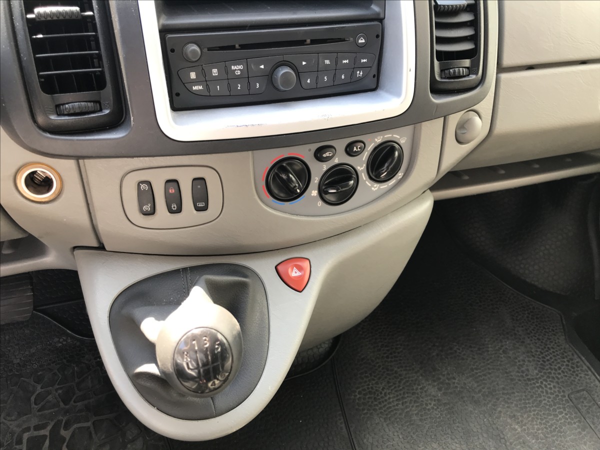 opel-vivaro-2-5-cdti-107kw-8mist - 9