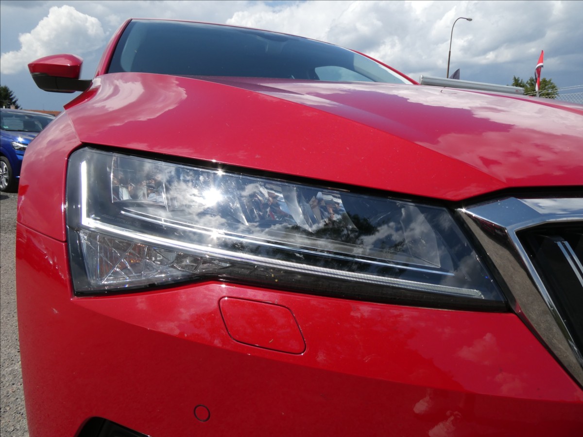skoda-superb-1-5-tsi-110kw-style-navi-led - 4