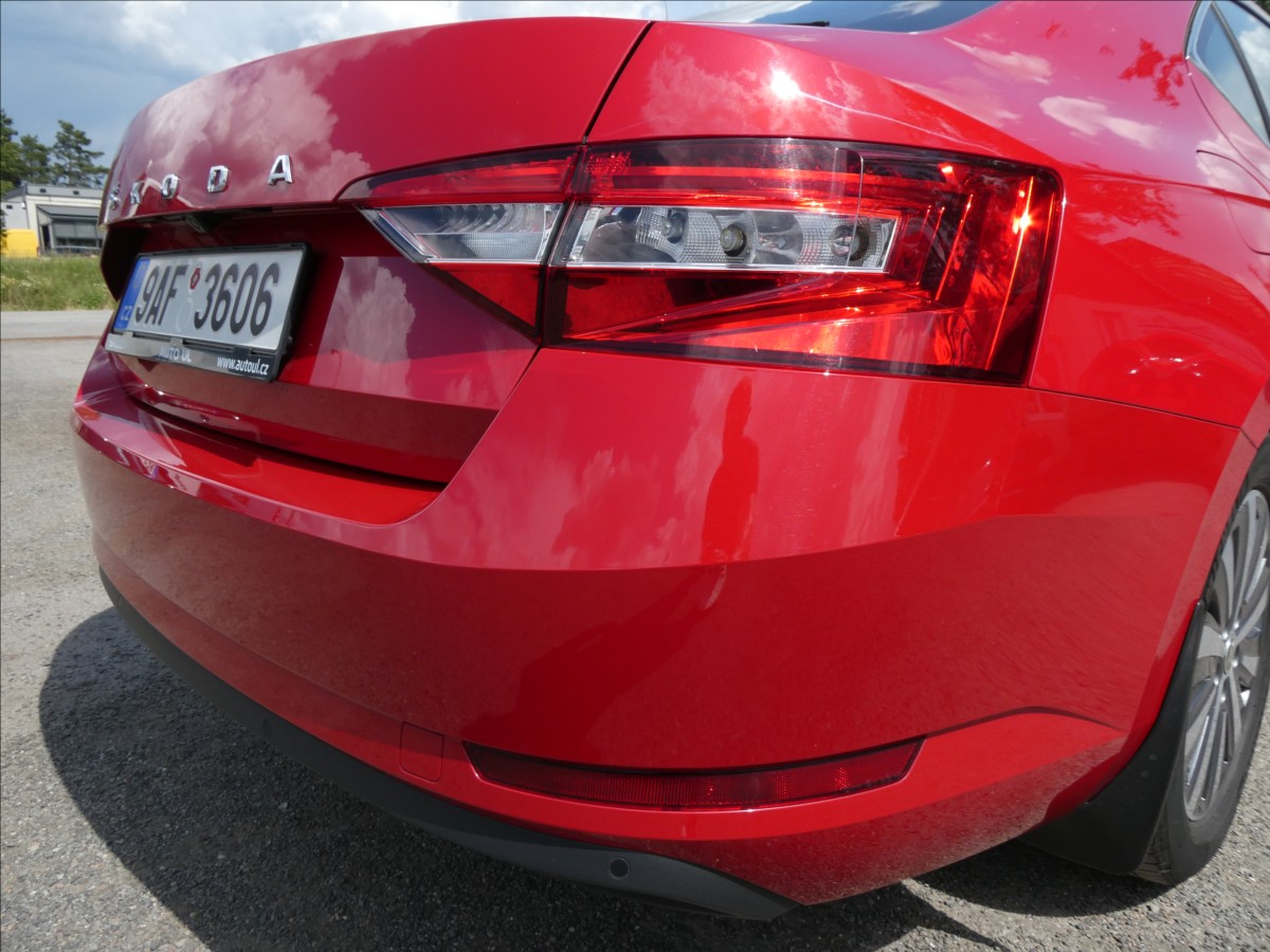skoda-superb-1-5-tsi-110kw-style-navi-led - 9