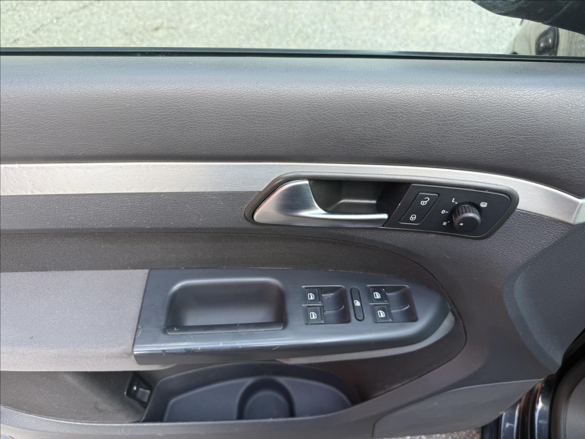 volkswagen-touran-1-4-tsi-higline - 9