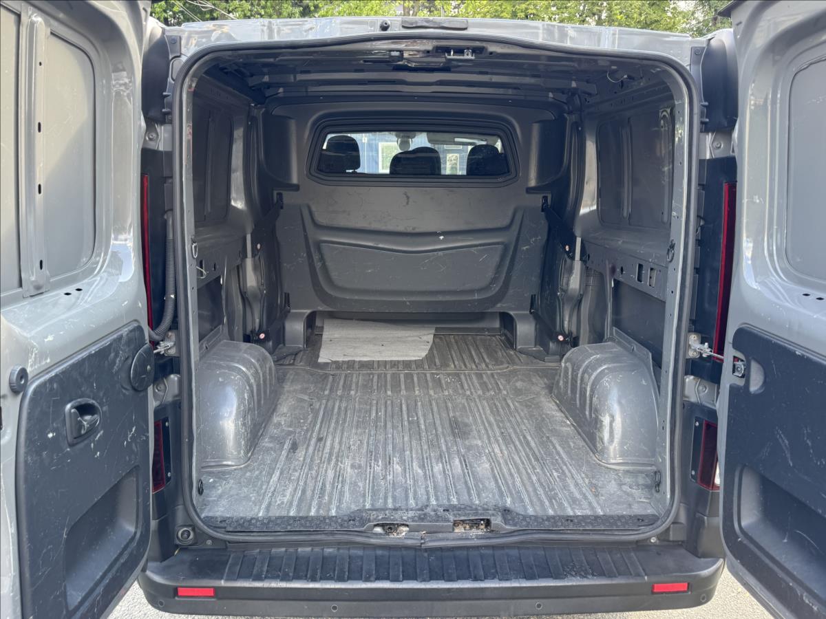 opel-vivaro-1-6-klimatizace-6-mist-long - 9