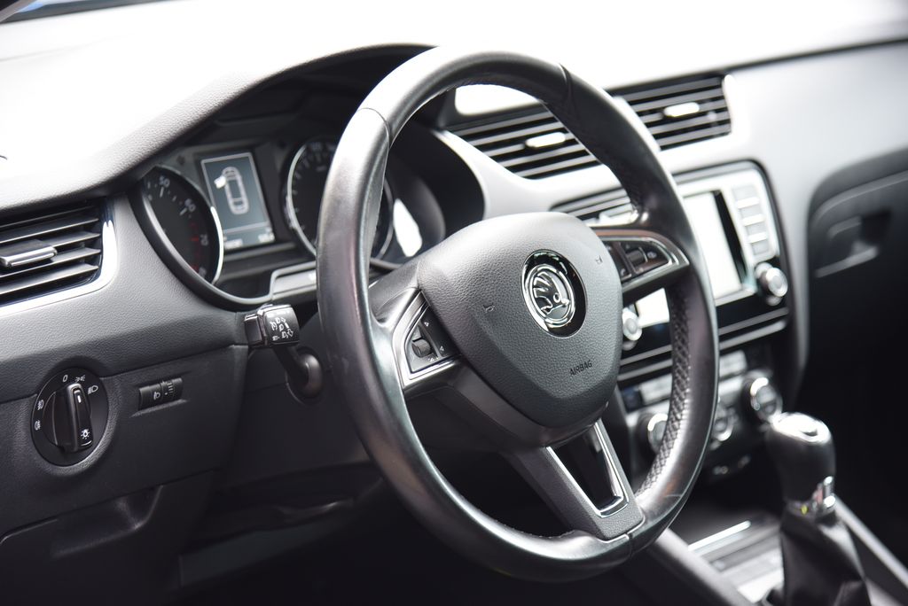 skoda-octavia-1-4-tsi-110-kw-raceblau - 9