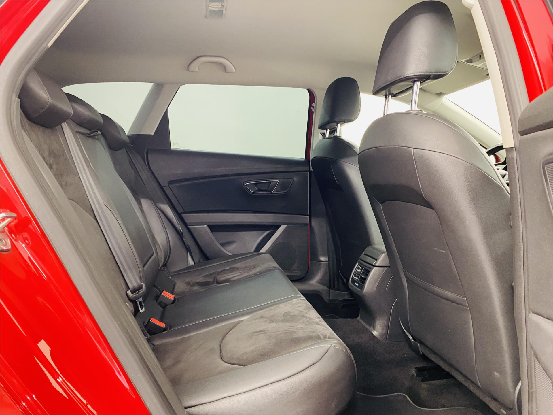 seat-leon-1-4-tsi-92-kw-style-led - 6