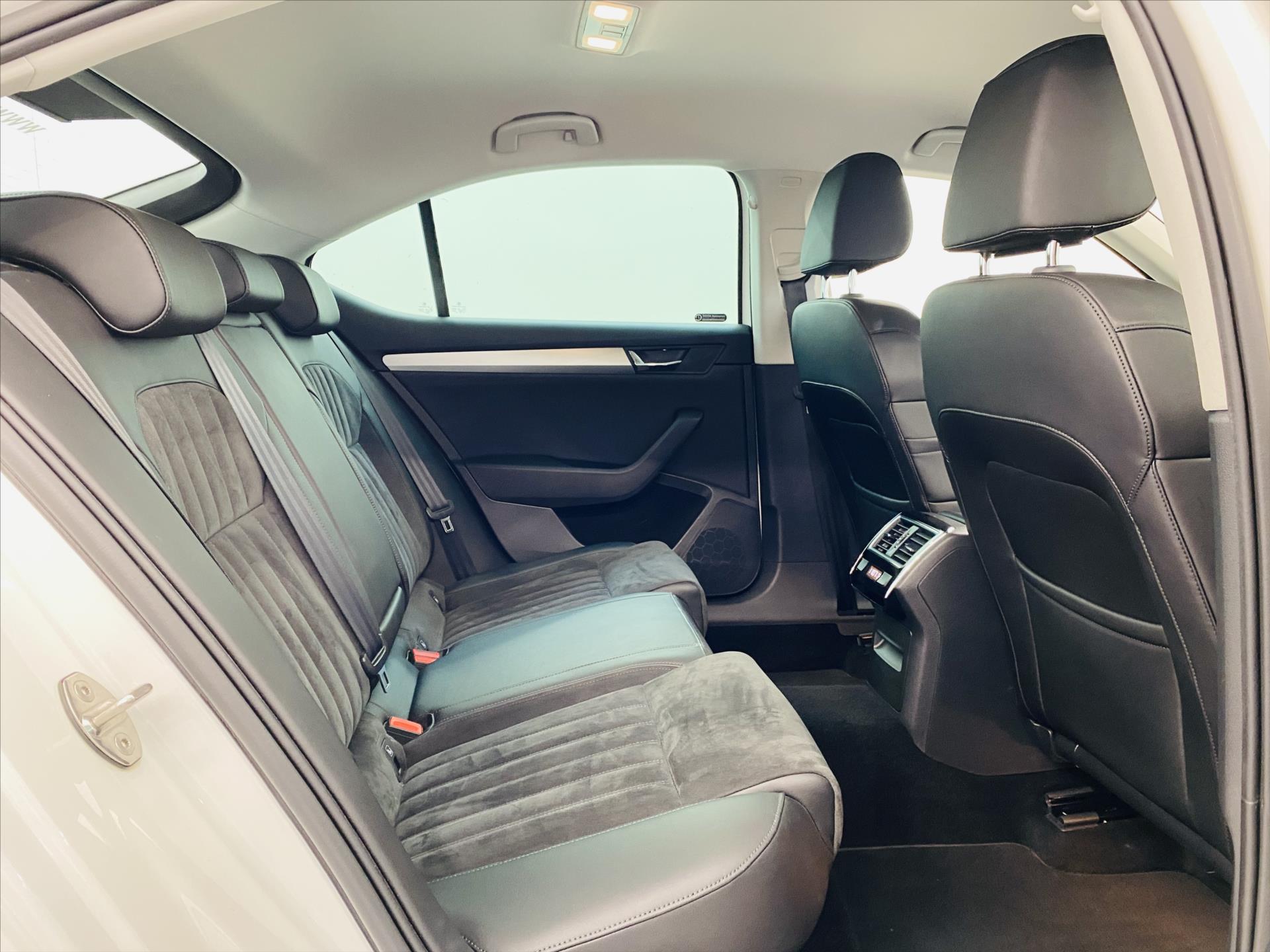 skoda-superb-2-0-tdi-110kw-ambition - 6