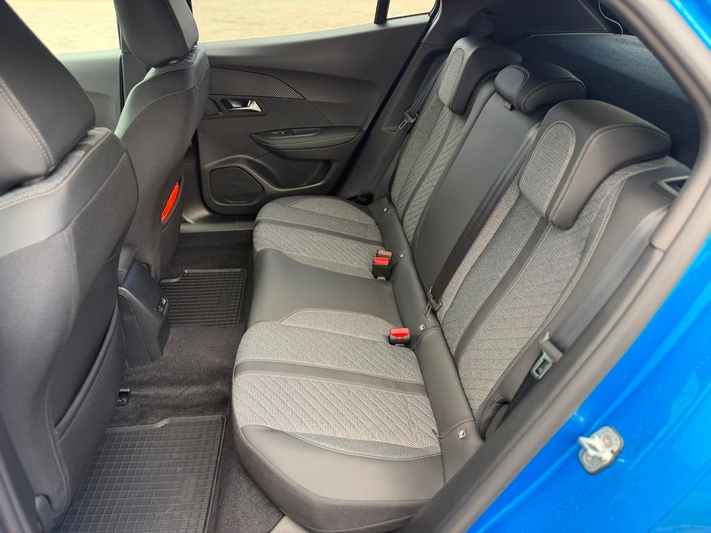 peugeot-2008-allure-pack-1-2pt-130-eat8 - 9