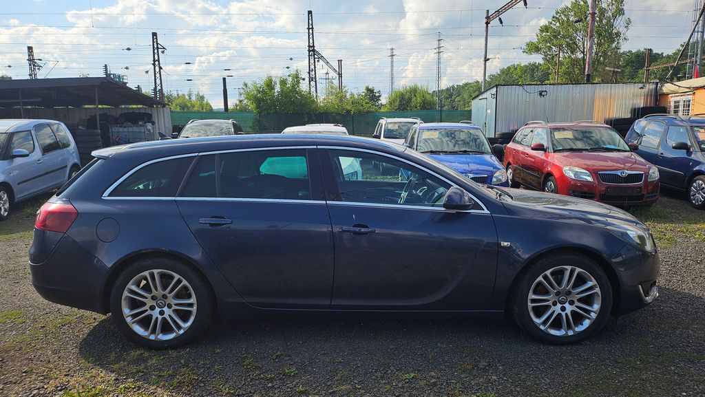 opel-insignia-1-9-td-sport-tourer - 2