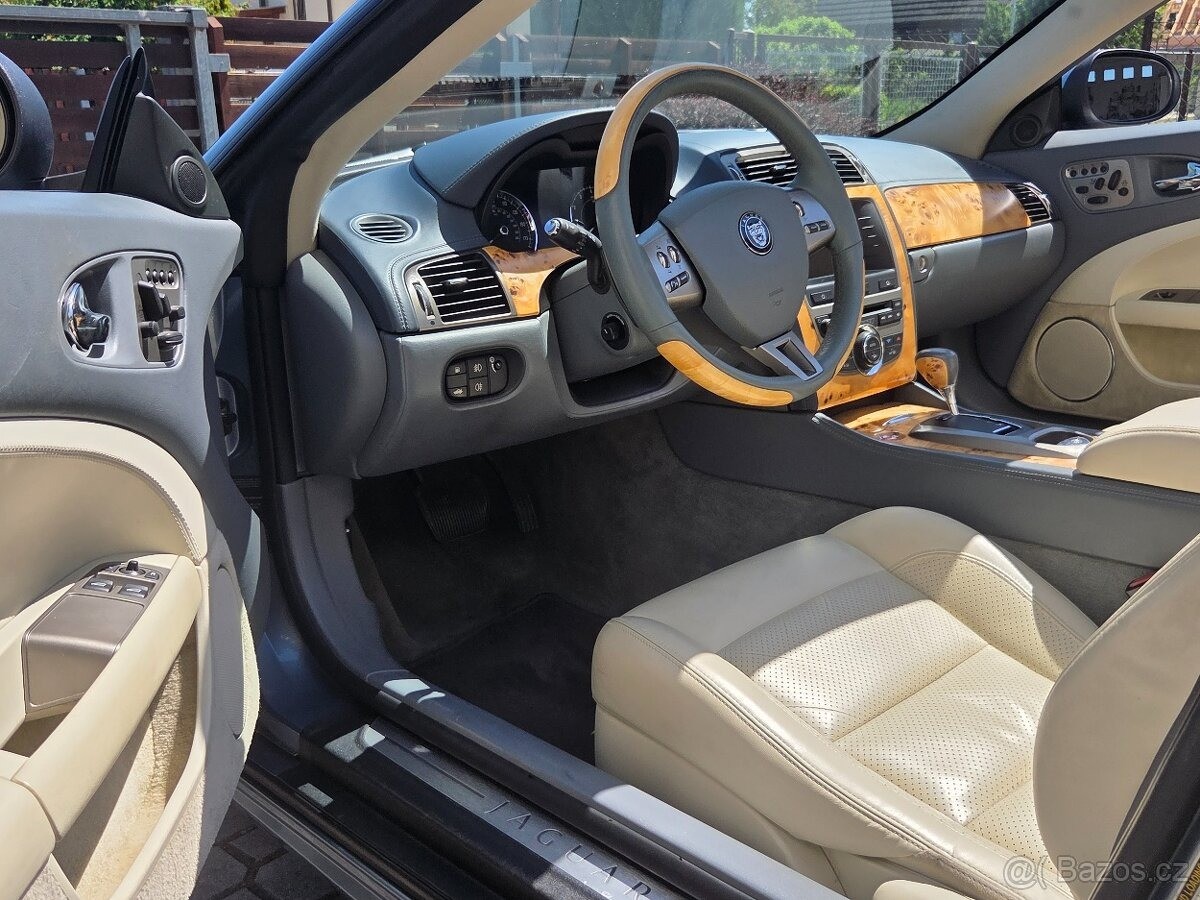 jaguar-xk8-4-2-xk8-convertible - 7