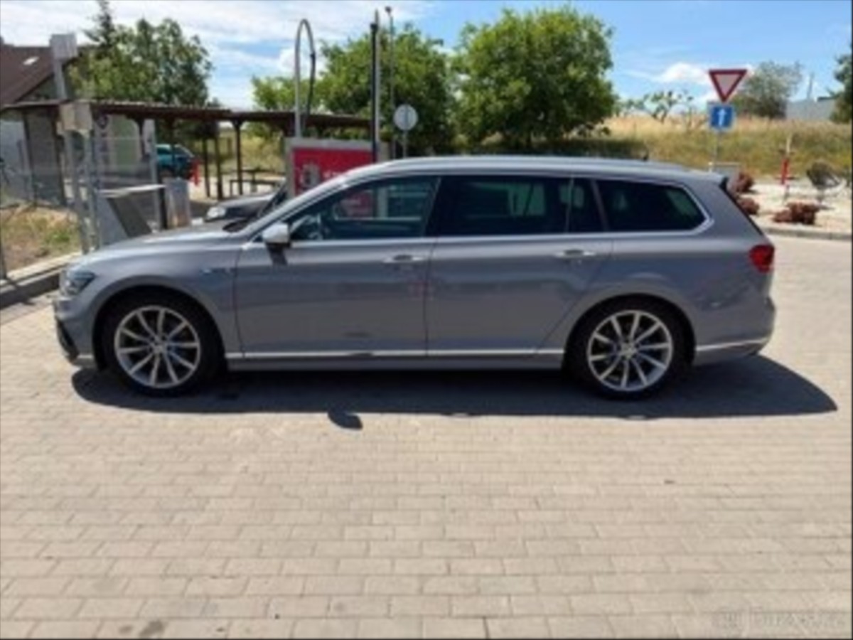 volkswagen-passat-variant-2-0-b8-r-line-tdi-2023 - 1