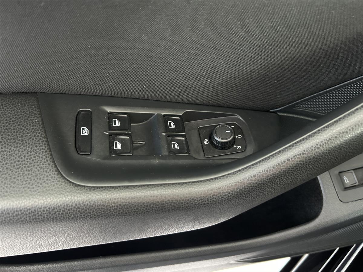 volkswagen-passat-2-0-tdi-110kw-1-maj-serviska - 9