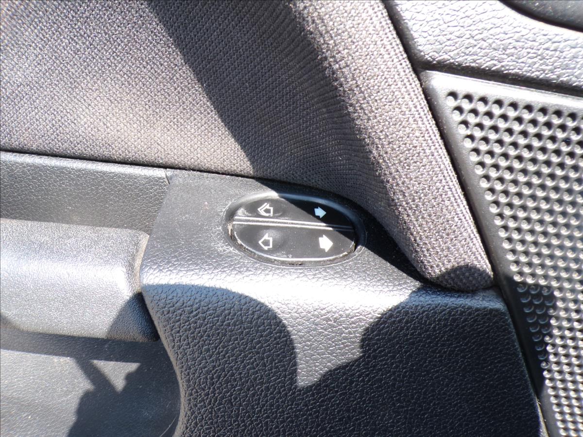 ford-fiesta-1-3-i - 9