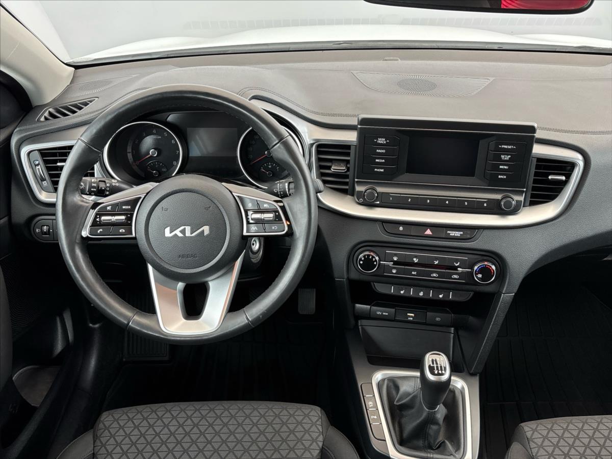 kia-ceed-1-5-1-5t-gdi-sw - 4