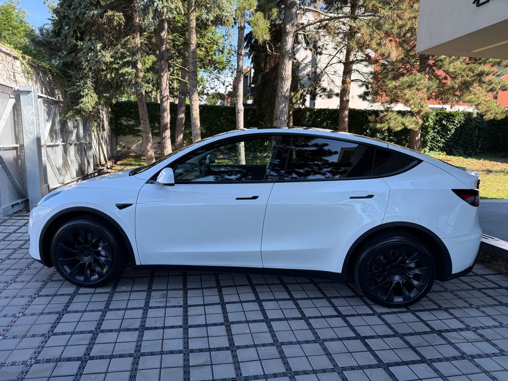 tesla-model-y-long-range-awd - 2