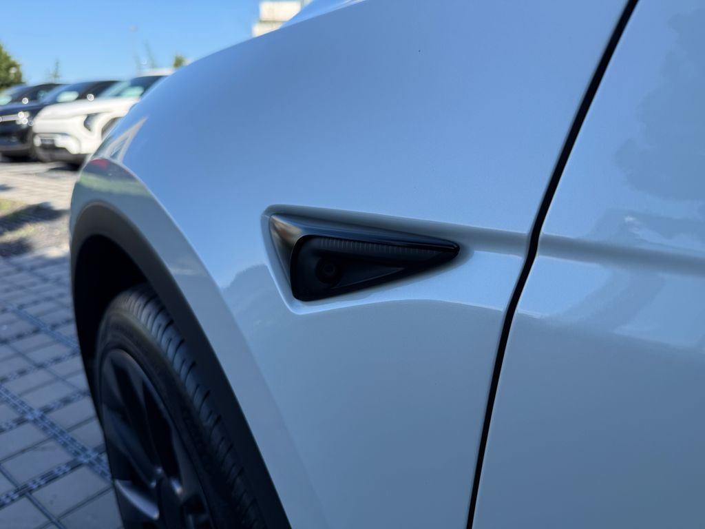 tesla-model-y-long-range-awd - 5