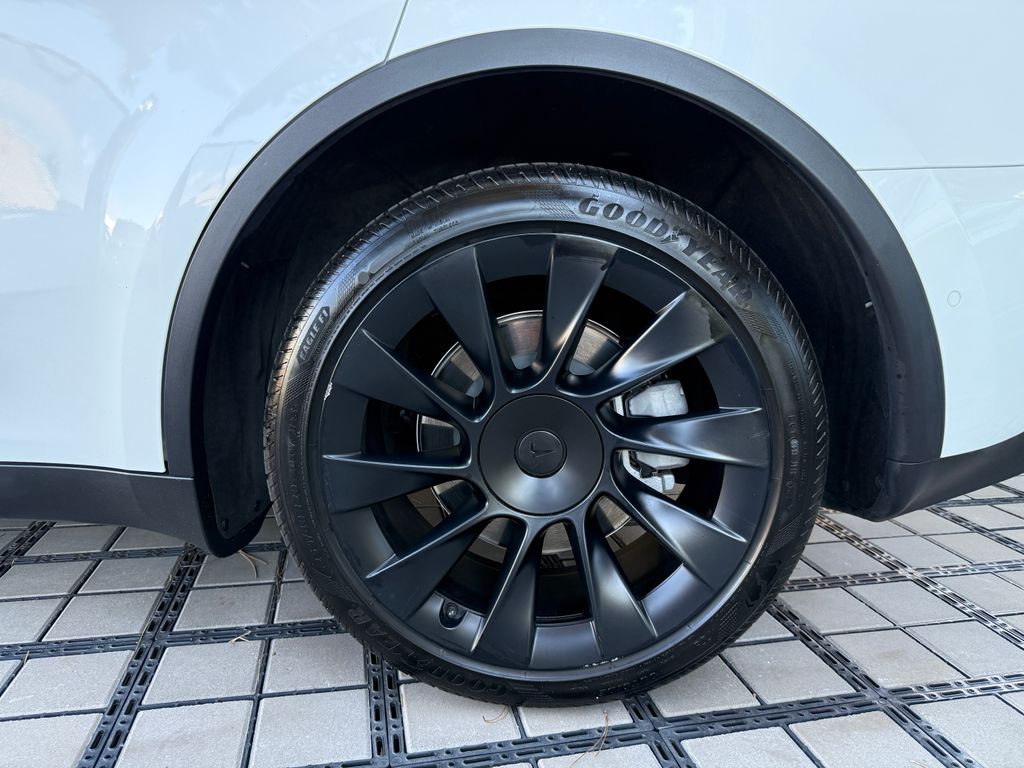 tesla-model-y-long-range-awd - 6