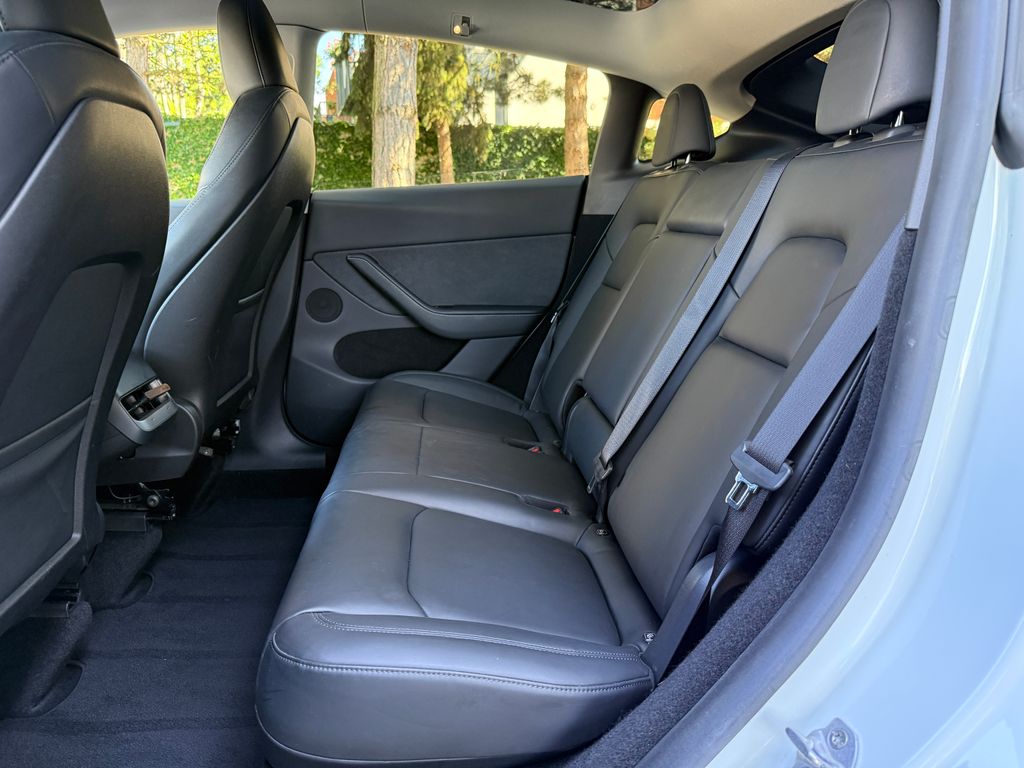 tesla-model-y-long-range-awd - 8