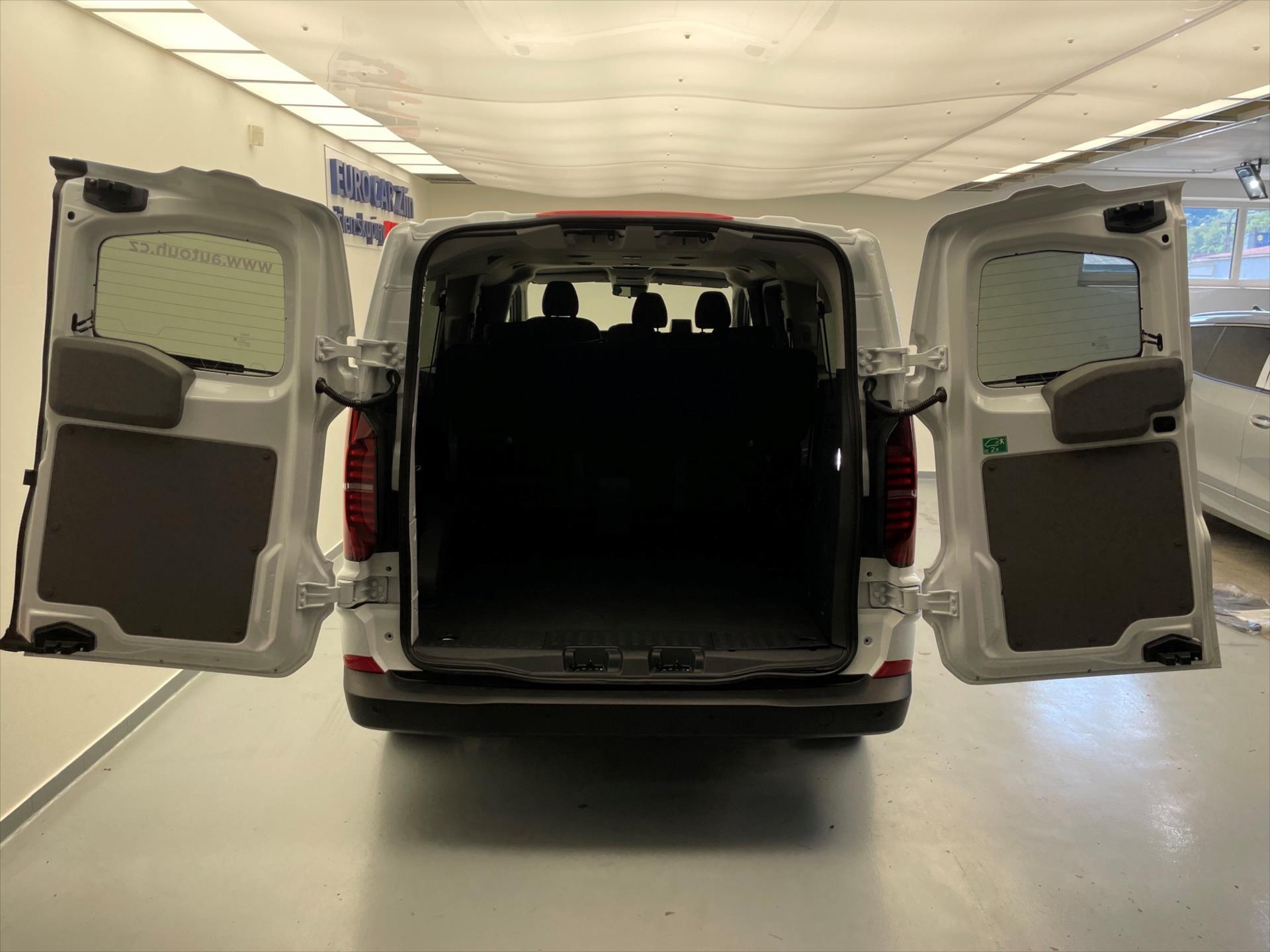 volkswagen-transporter-novy-t7-kombi-tdi-8aut-dr - 6
