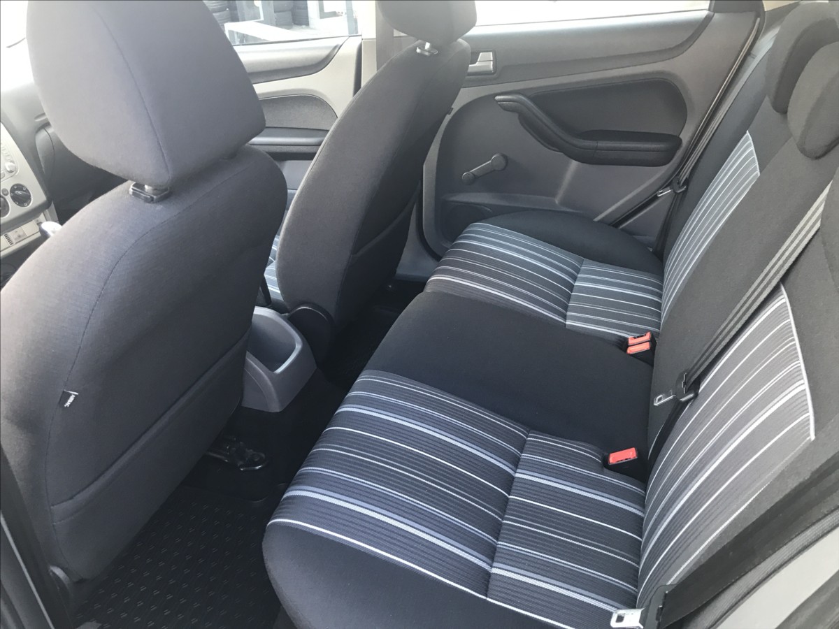 ford-focus-1-8-i-combi - 8