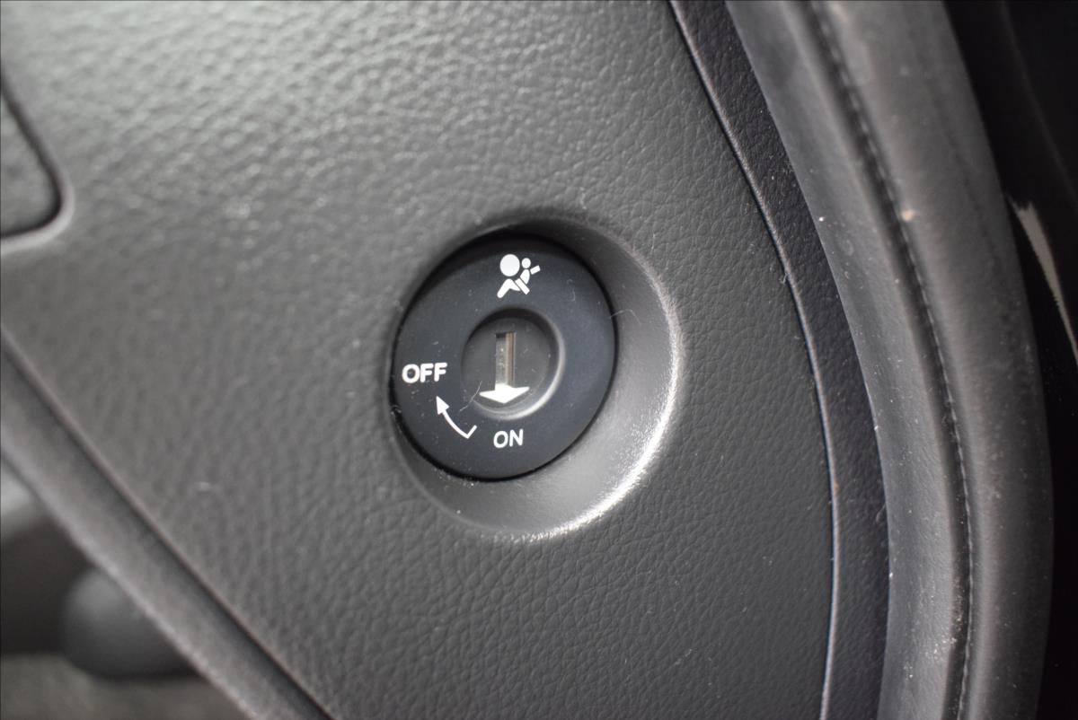 nissan-tiida-1-6-i-1-majitel-po-stk - 8