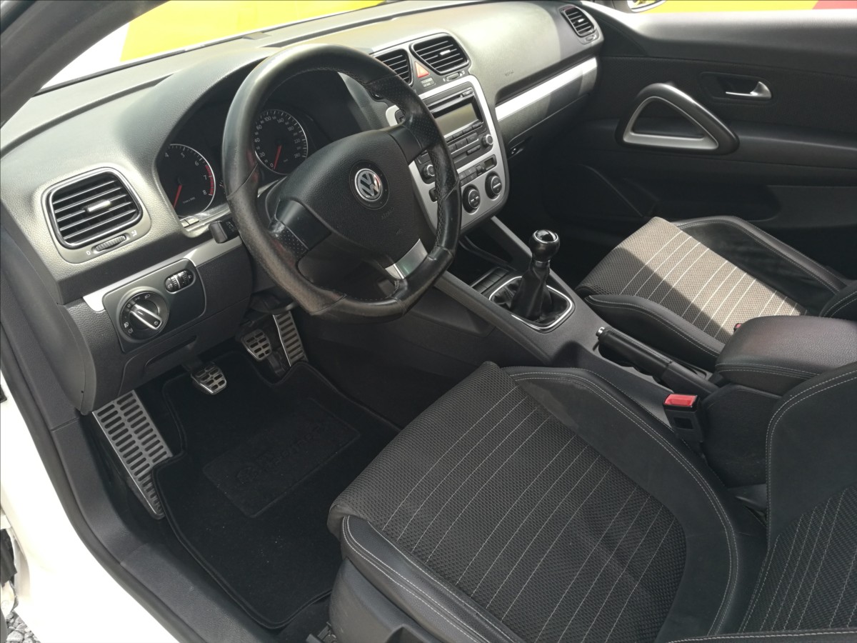 volkswagen-scirocco-1-4-tsi-aut-klima - 4