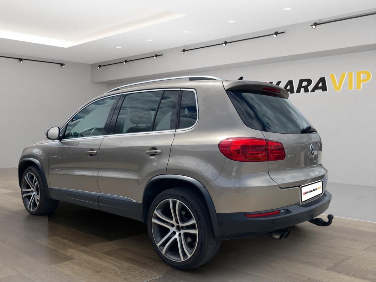 volkswagen-tiguan-2-0-tsi-dsg-4m-xenony-kuze-dcc-kamera-panorama-vyhr-sedadla-tazne-aut-parkovani - 6