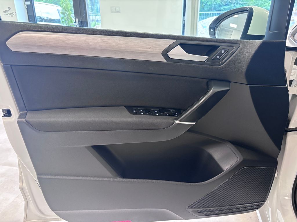 volkswagen-touran-2-0-tdi-black-edition - 7
