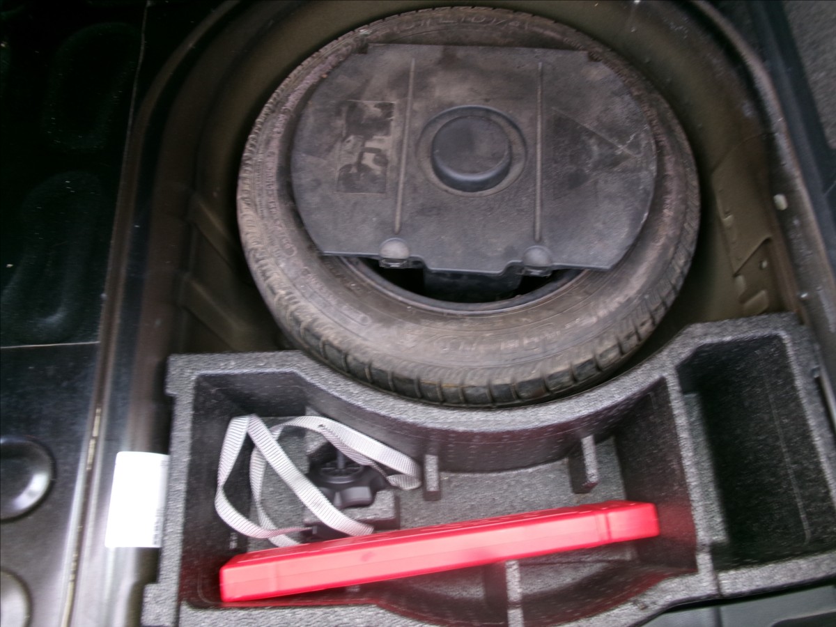 skoda-fabia-1-4-i-63kw-klima-esp-tempomat-po-stk - 9