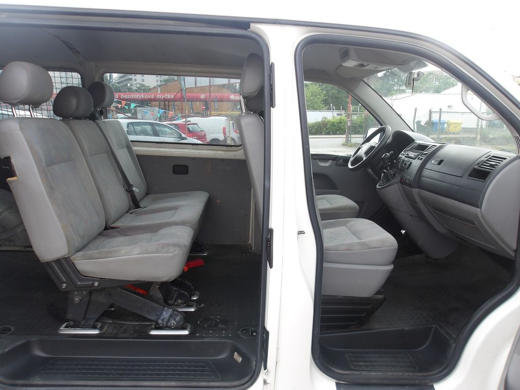 volkswagen-transporter-2-5tdi-novy-motor-long-c - 9