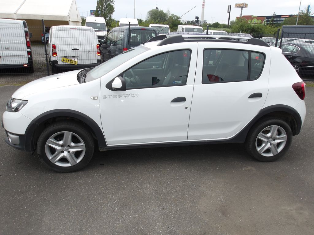 dacia-sandero-1-0i-66kw-stepway-cr-naj-40000km - 1