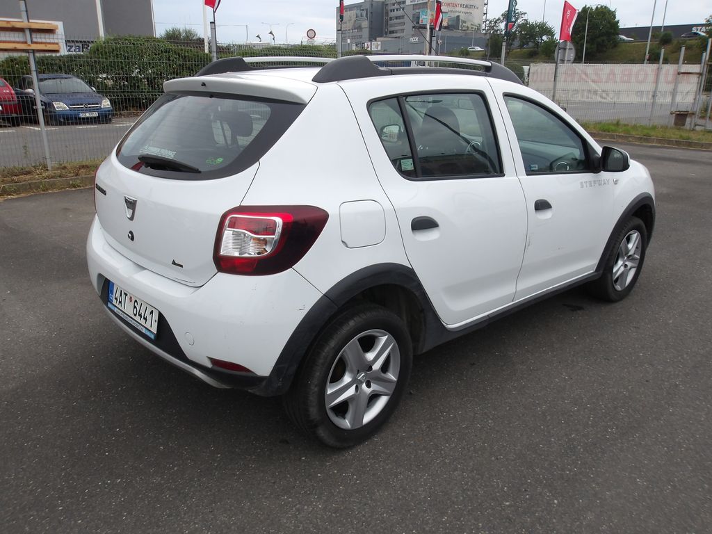 dacia-sandero-1-0i-66kw-stepway-cr-naj-40000km - 4