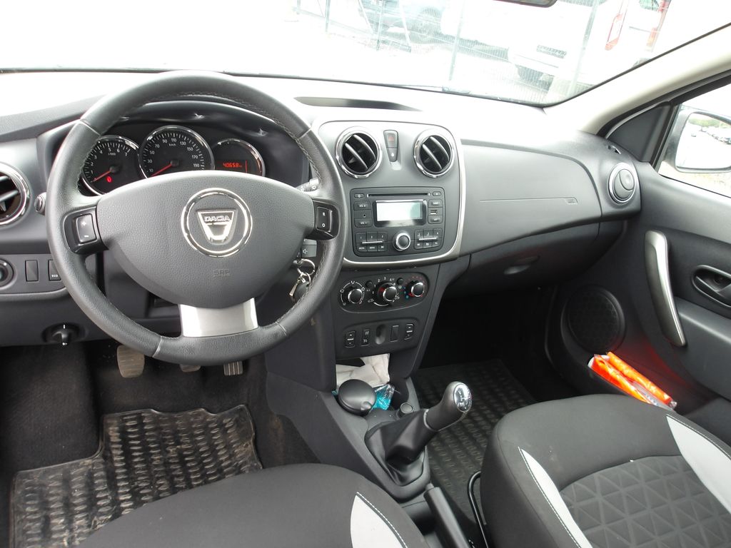 dacia-sandero-1-0i-66kw-stepway-cr-naj-40000km - 9