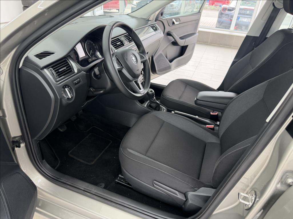 skoda-rapid-1-2-tsi-navi-climatronic - 8