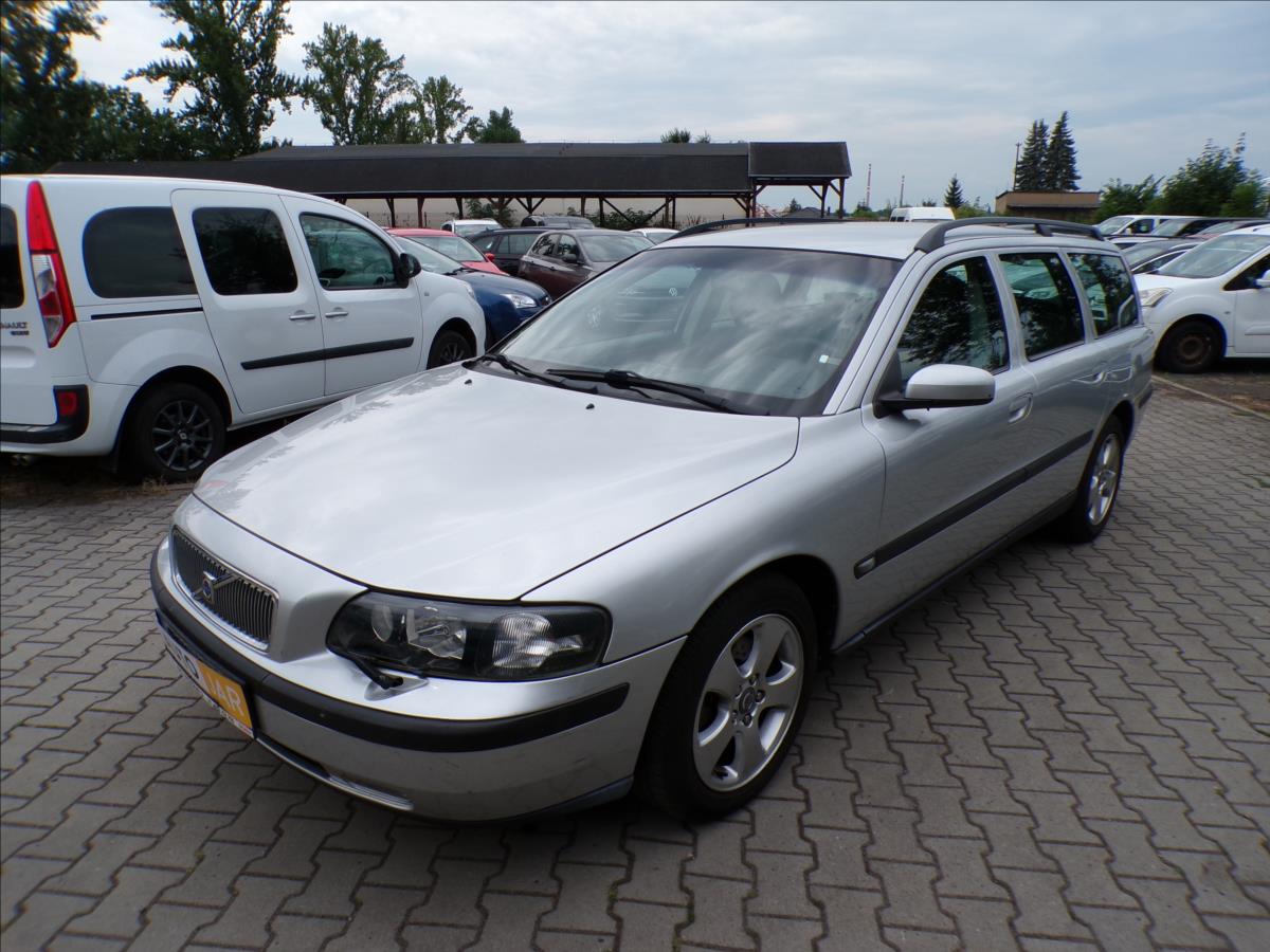 volvo-v70-2-4-d5-tazne-zarizeni-xenony - 1