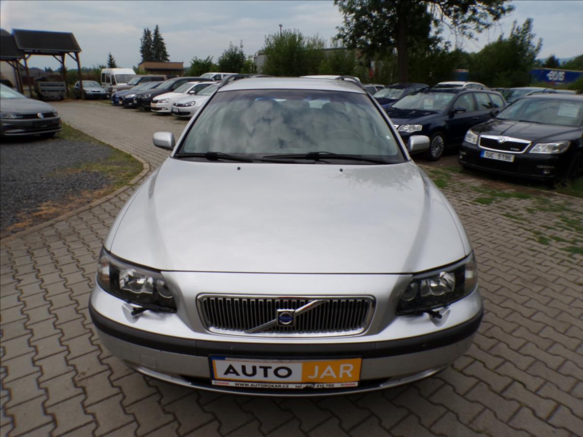 volvo-v70-2-4-d5-tazne-zarizeni-xenony - 2