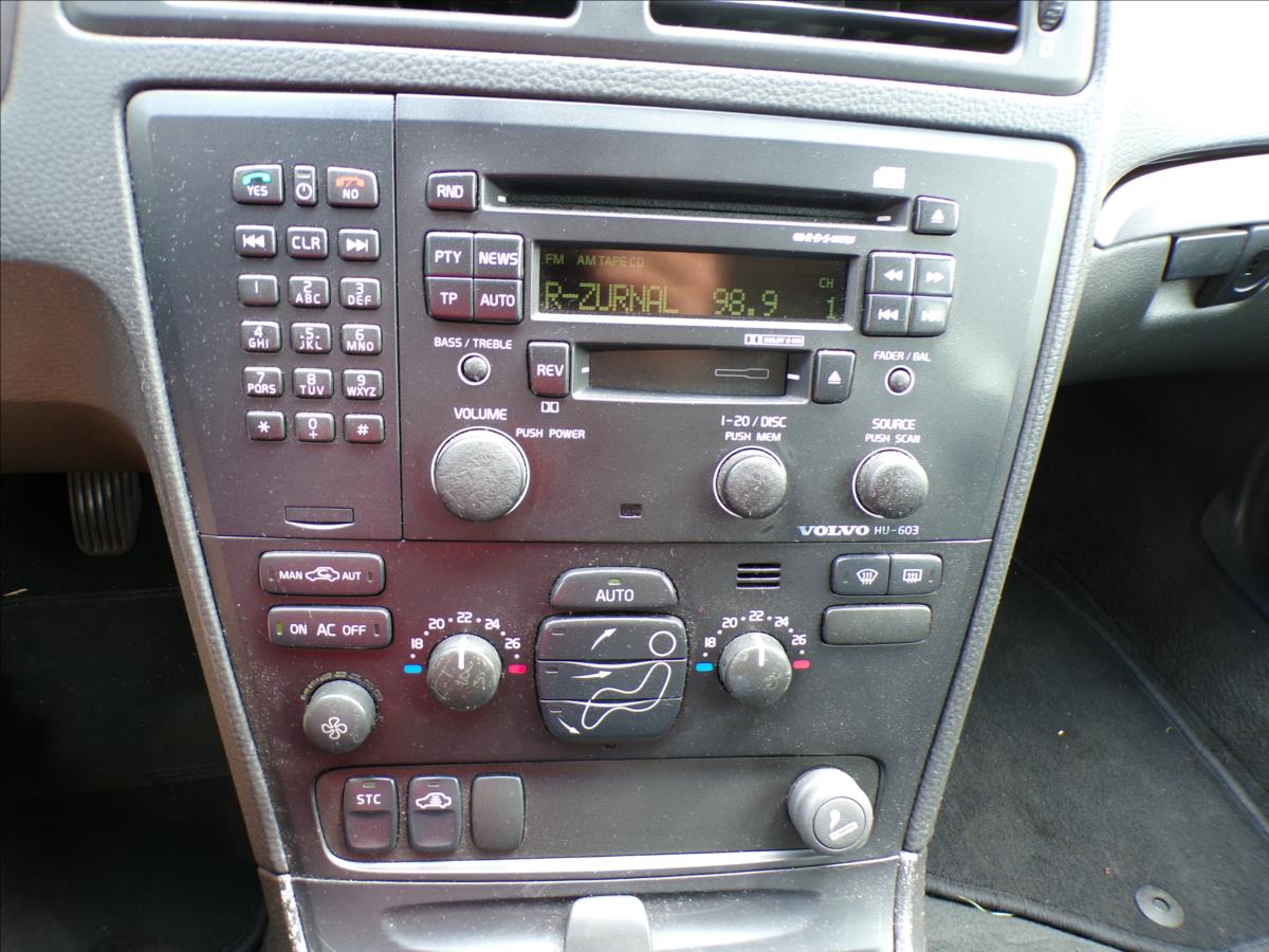volvo-v70-2-4-d5-tazne-zarizeni-xenony - 8
