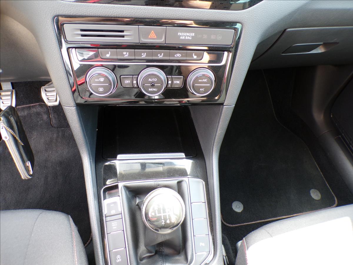 volkswagen-golf-sportsvan-1-4-tsi-xenony - 9