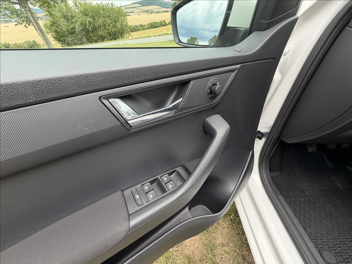 skoda-fabia-1-2-tsi-ambition-66kw - 9