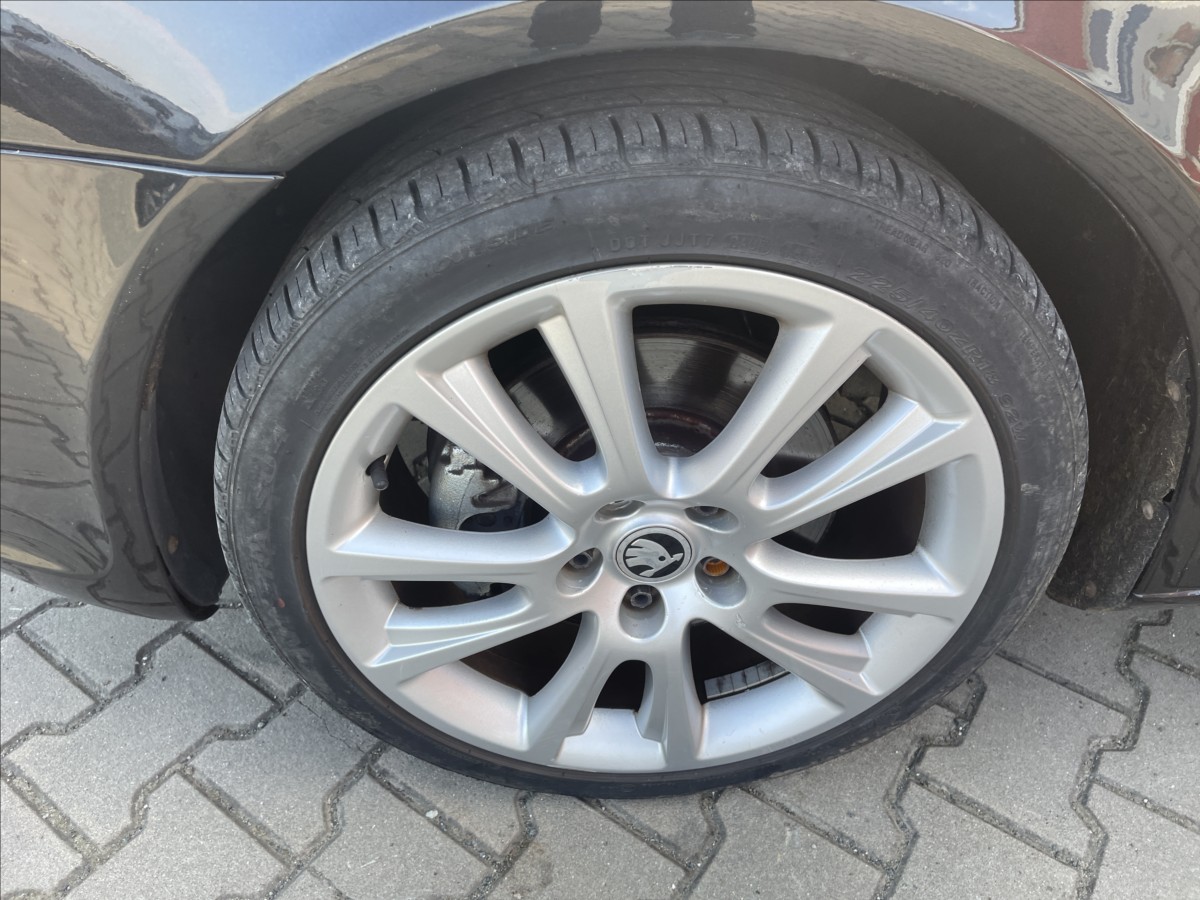 skoda-octavia-2-0-fsi-rs-147-kw-digiklima-xenony-stk-11-2027-ii - 5