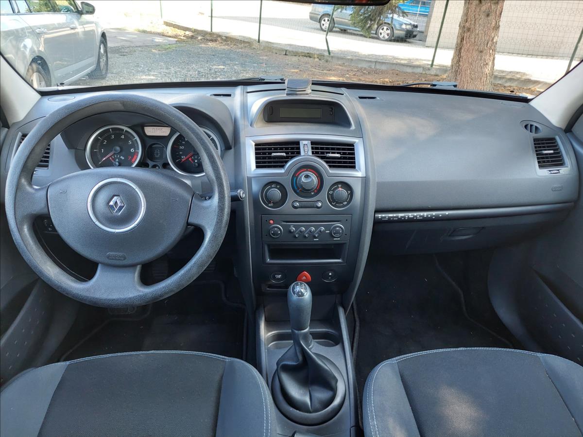 renault-megane-1-6-i-16v - 9