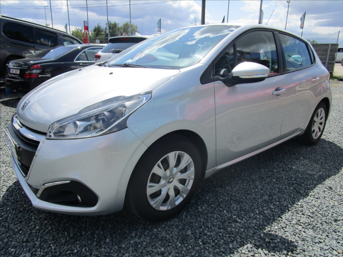 Peugeot 208 1.2i Klima, Navi