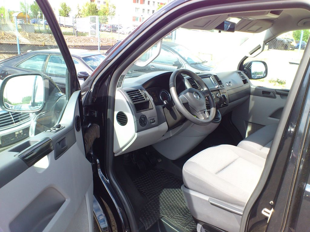 volkswagen-transporter-2-0-tdi-103-kw - 9