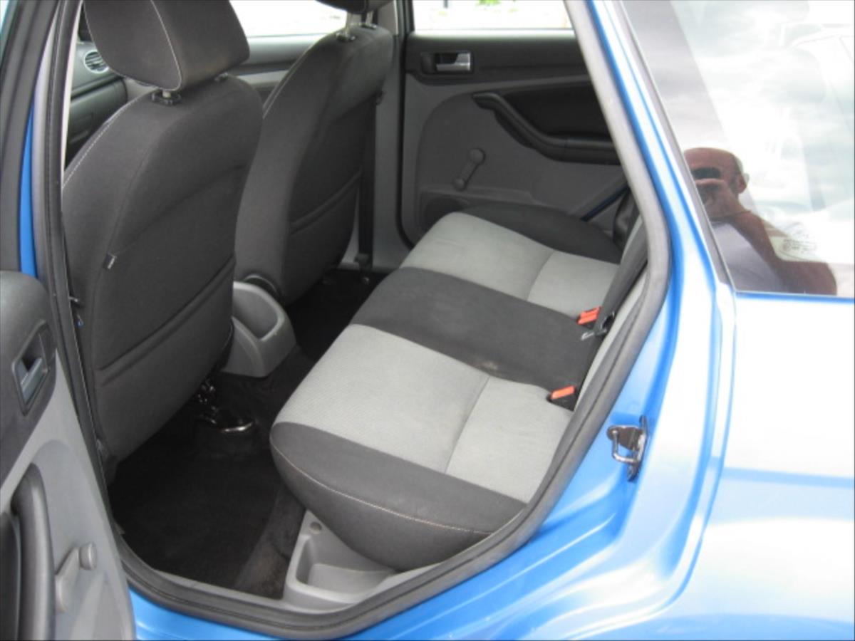 ford-focus-1-6-i - 8