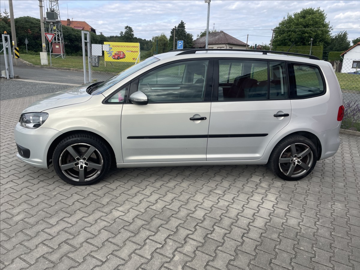volkswagen-touran-2-0-tdi-digiklima-ok-po-servisu - 4