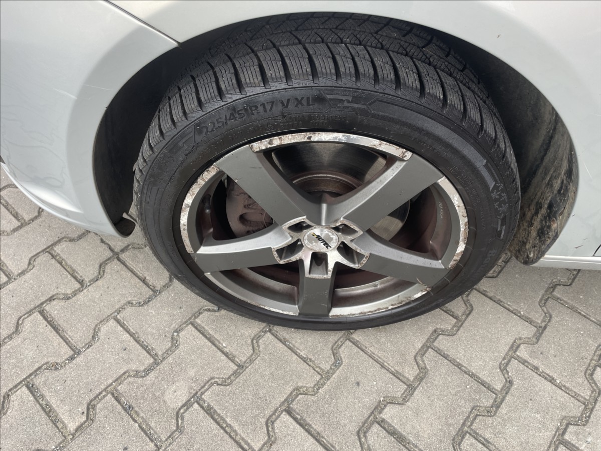 volkswagen-touran-2-0-tdi-digiklima-ok-po-servisu - 5