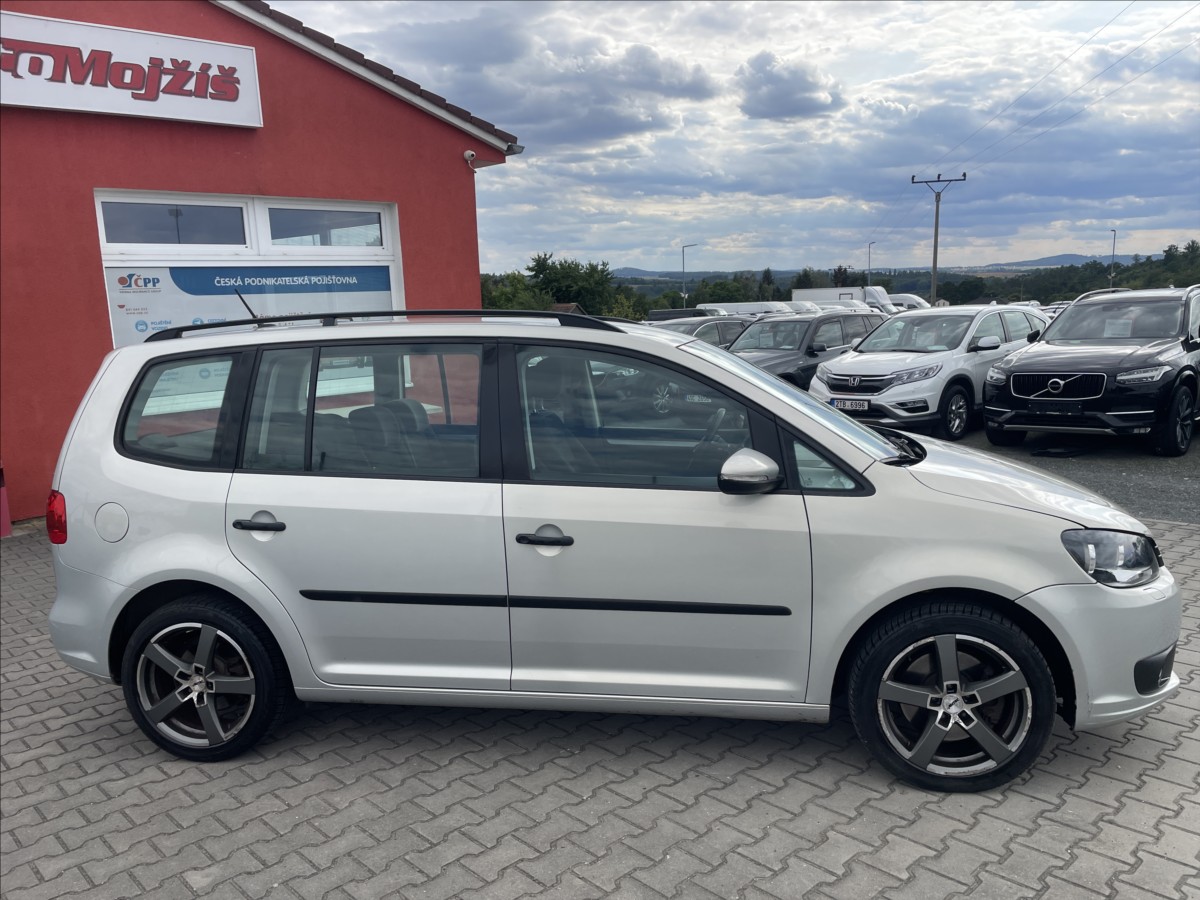 volkswagen-touran-2-0-tdi-digiklima-ok-po-servisu - 8