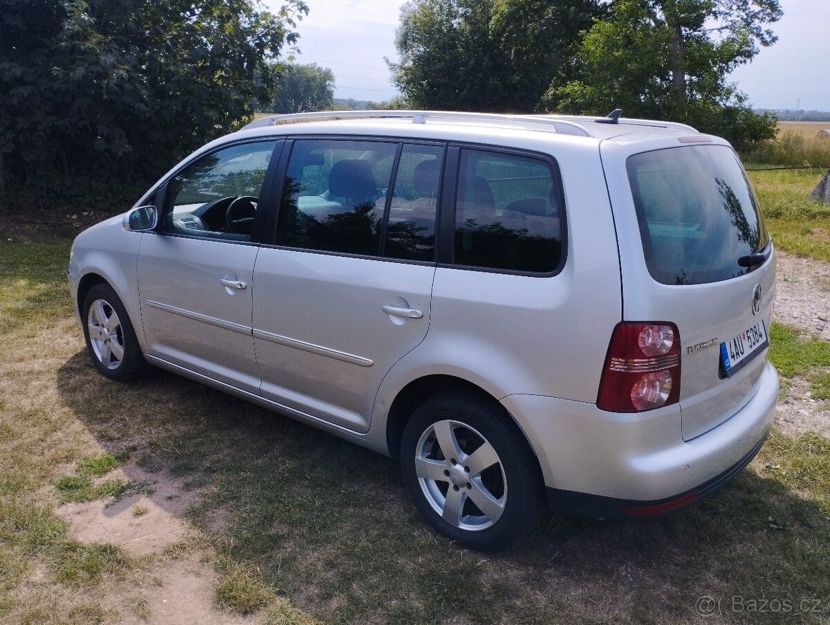 volkswagen-touran-2-0-tdi-103-kw-dsg-facelift - 3