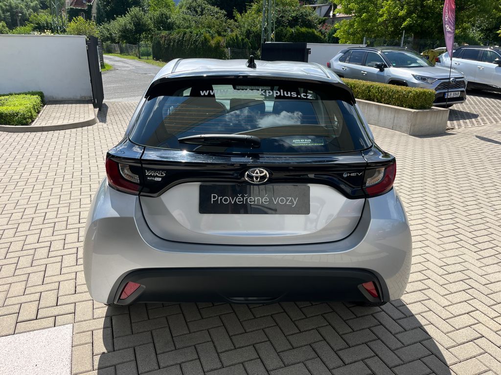 toyota-yaris-1-5-hybrid-e-cvt-comfort - 4